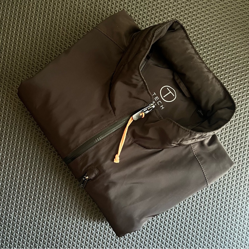 Tumi Tech Hooded Packable Windbreaker Black Size XL 
xl